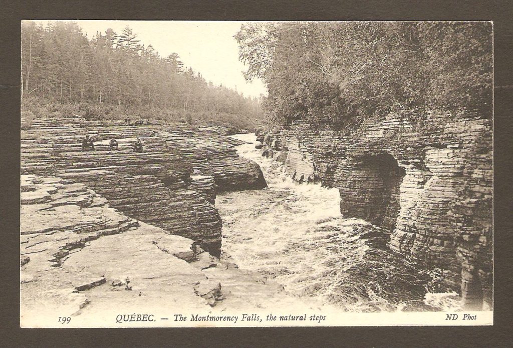 Chute Montmorency : carte postale Neurdein ND 199: Québec - The Montmorency Falls, the natural steps. Une portion des marches naturelles.