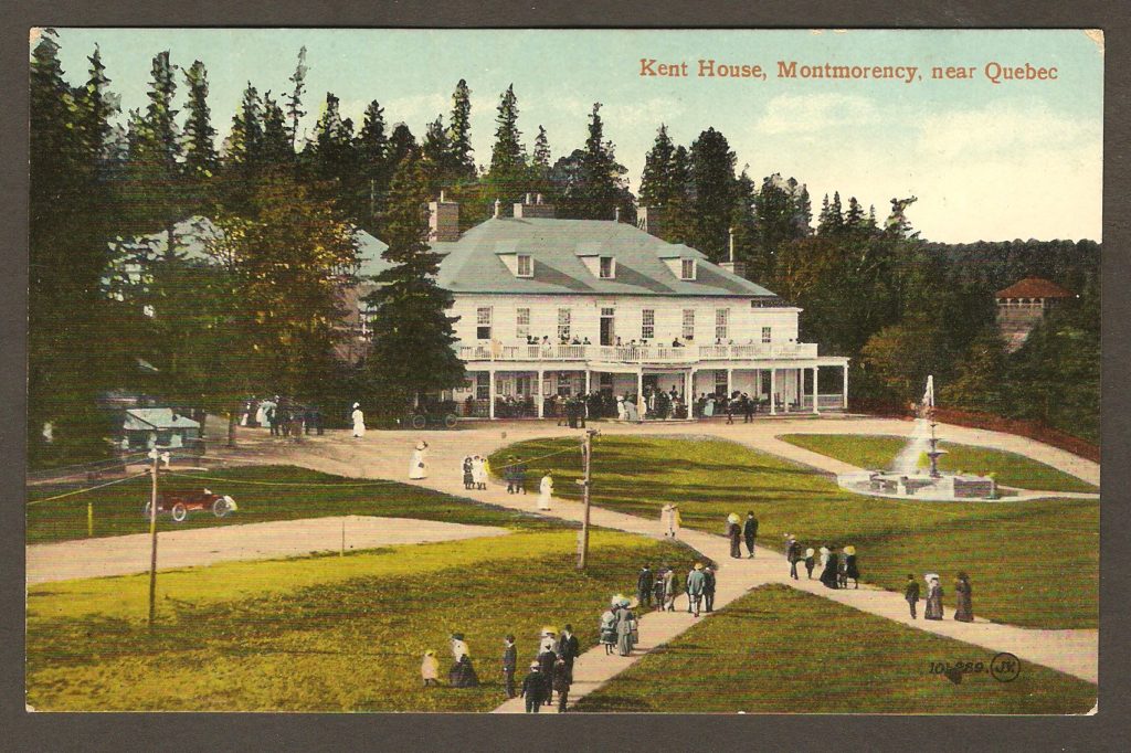 Une autre carte postale de Valentine & Sons, vers 1915, où la photo a été prise dans la direction opposée à celle de la carte précédente. Cette fois-ci, on voit les allées et la fontaine d'un angle différent, ainsi que l''hôtel Kent House.