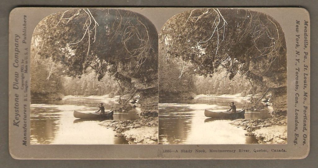 Un canotier solitaire dans un coin ombragé de la rivière Montmorency, un peu en aval de la chute. Il s'agit d'un stéréogramme de la Keystone View Company.