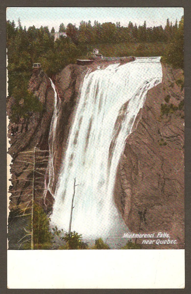 La chute Montmorency, sur une carte en couleurs postée en 1903 de South Durham (Québec) vers Mahone Bay (Nouvelle-Écosse). À noter, le beau et net cachet postal de South Durham ainsi que l'éditeur plutôt inusité pour des cartes de la région de Québec (W. J. Gage & Co, Ltd., Toronto).